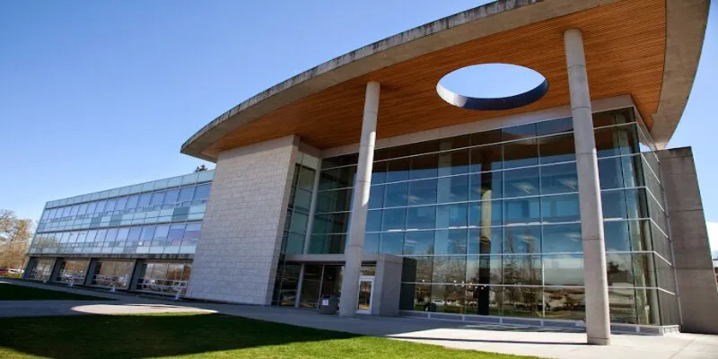 Surrey, BC – Custom Millwork for Educational Institution